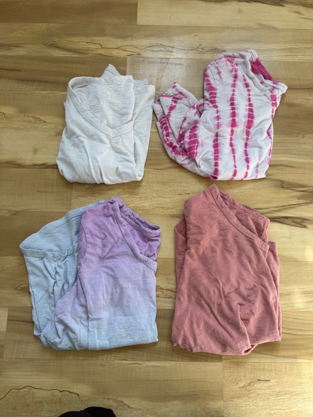 GAP LOT women’s size medium 4 piece Short-Sleeve Tees -